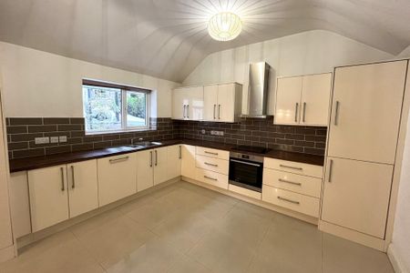 2 bedroom end of terrace house to rent - Photo 3