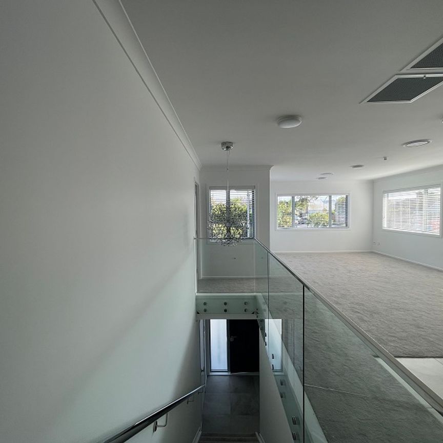 Modern 4-Bedroom Home in Mount Wellington - Photo 1