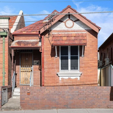 Freshly Updated 4-Bedroom Family Home in Marrickville - Photo 4
