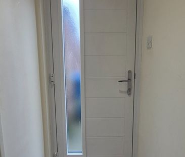 3 Bed Terraced House, Peterhead Walk, M5 - Photo 4