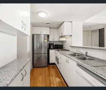 SHORT-TERM LEASE ONLY - Spacious One Bedroom in Prime Location - Photo 3