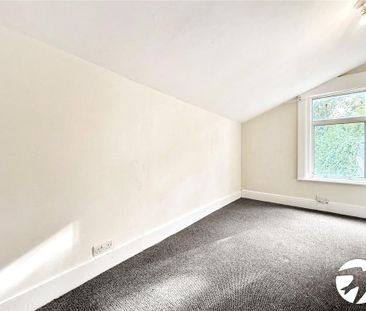 4 bedroom end of terrace house to rent - Photo 5