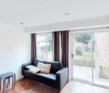 4 bedroom flat to rent - Photo 1