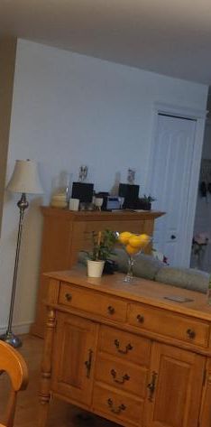 Appartement 4 1/2 très beau et très éclairé situé au 2e étage - Photo 1