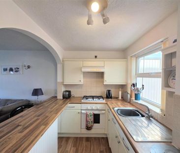 2 bedroom end of terrace house to rent - Photo 3