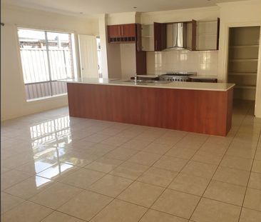 Spacious family home! - Photo 2