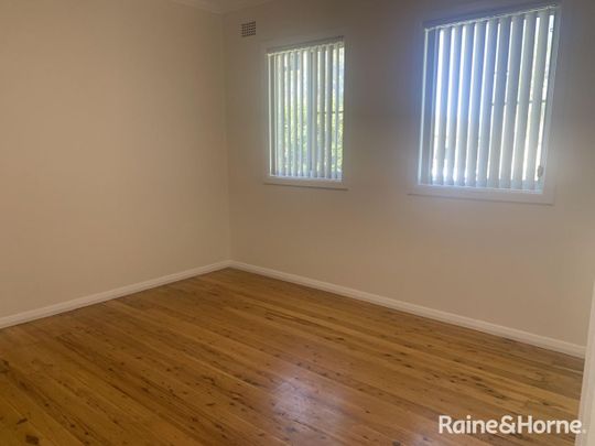 Centrally Located Charming 2-Bedroom Cottage - Photo 1