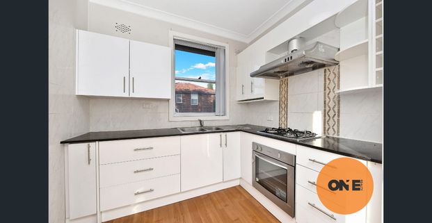 #BRICK HOUSE #HOME BUSINESS OPPORTUNITY #CONVENIENT LIFESTYLE - Photo 1