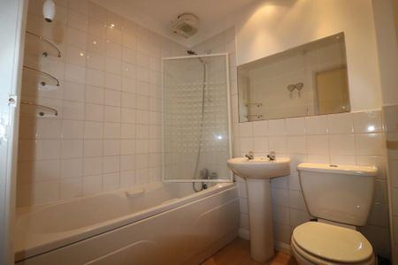 2 bedroom flat to rent - Photo 3