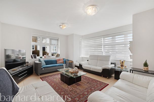 Emerald Square, London - Photo 1