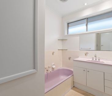 FRESHLY PAINTED, THREE BEDROOM FAMILY HOME - Photo 2