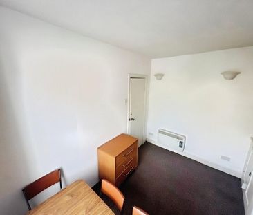 2 bedroom semi-detached house to rent - Photo 5