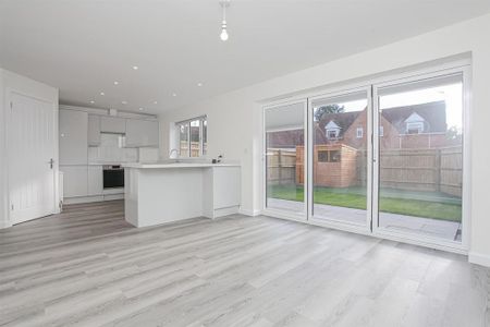 3 bedroom semi-detached house to rent - Photo 5