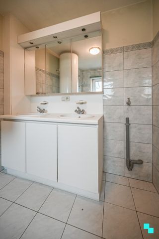 Centraal gelegen 2-slaapkamerappartement in Emelgem - Photo 2