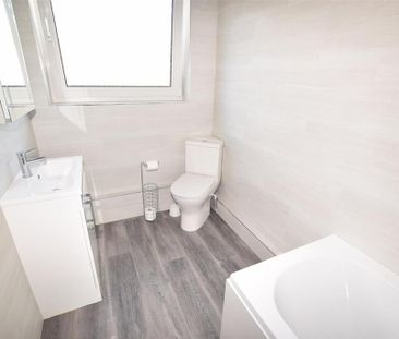 2 bedroom semi-detached bungalow to rent - Photo 4