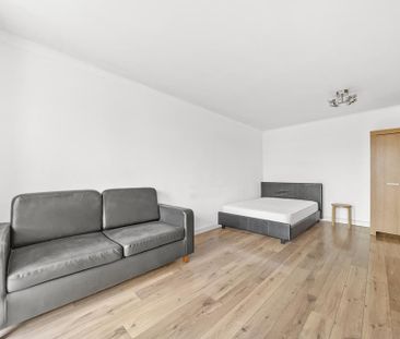 3 bedroom flat to rent - Photo 2