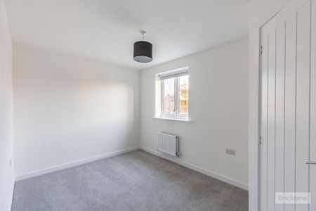 3 bedroom semi-detached house to rent - Photo 4