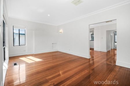 Family Home in Fantastic Location - Photo 3