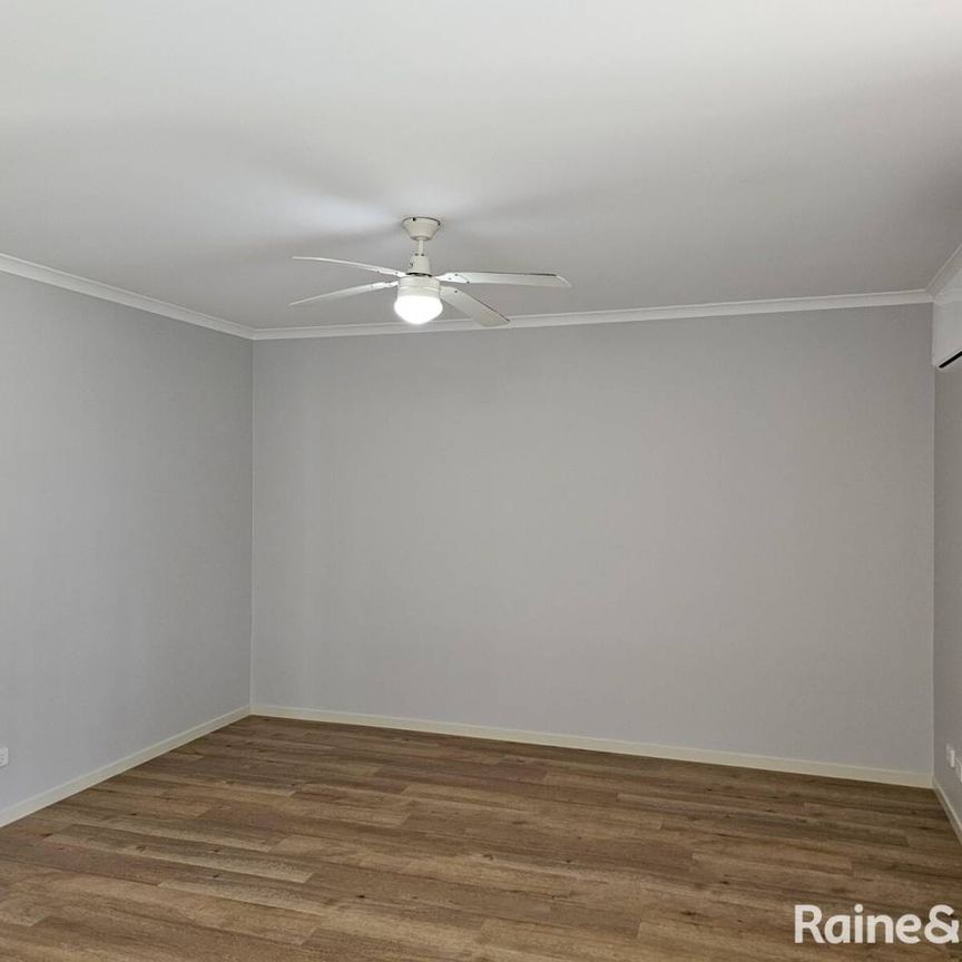 Freshly Renovated 2 Bedroom Duplex - Photo 1