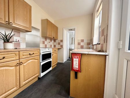 3 bedroom mid-terrace to rent Muriel Road, Norwich, NR2 - Photo 2