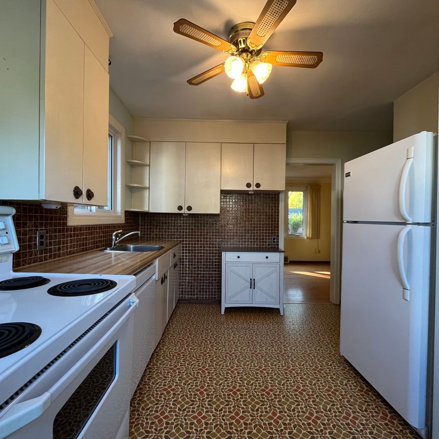 Charming 3 Bedroom Character Home In Strathearn - Photo 1