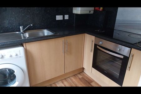 3 Bed Flat, Ripon Drive, G12 - Photo 3