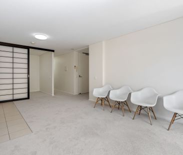 Executive City Living! - Photo 6