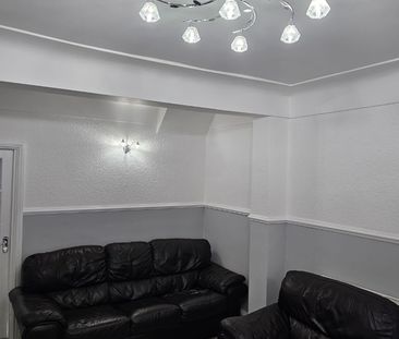 2 Bed Terraced House, Hanwell Street, L6 - Photo 2