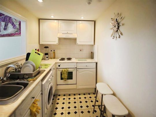 1 bedroom flat to rent - Photo 1