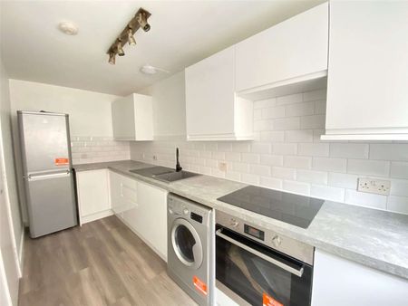 A contemporary apartment forming part of a modern development set in vibrant Crawley. - Photo 3