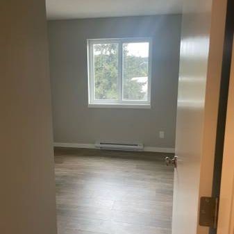 Brand new 3 bedroom, 2.5 bathroom townhouse - Photo 3