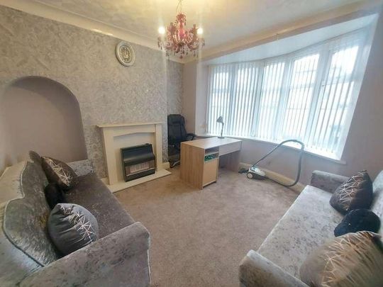 St. Leonards Grove, Bradford, BD8 - Photo 1