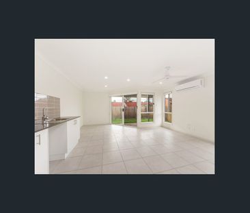 Modern 2-Bedroom Townhouse in Peaceful Loganlea Neighborhood - Photo 3