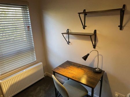 1 bedroom in a house share to rent - Photo 4