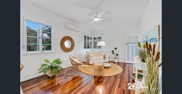 BEAUTIFUL COTTAGE IN OYSTER POINT - "RYAN COTTAGE " - Photo 1