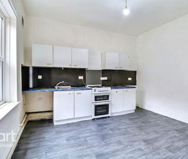 3 bedroom flat to rent - Photo 3