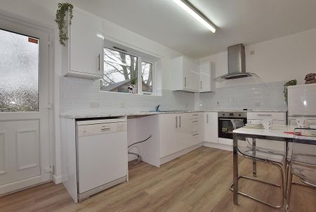 2 bedroom end of terrace house to rent - Photo 2