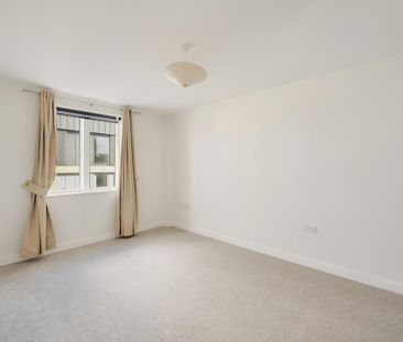 2 bedroom penthouse to rent - Photo 4