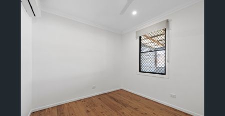 Bayside Cottage Living Just 300m to the Waterfront - Photo 2