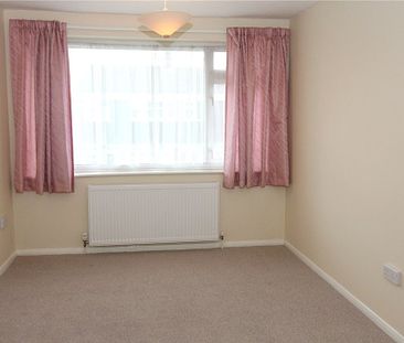 3 bed terraced house to let in Hornchurch - Photo 4