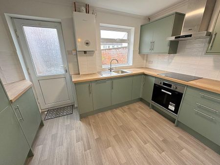 2 bedroom end of terrace house to rent - Photo 5