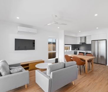 3/27 Stella Cct, Hillcrest, Qld 4118 - Photo 3