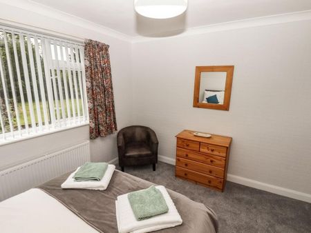 3 bedroom detached house to rent - Photo 4