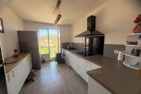 Location Appartement 3 pièces 77m² LA GARDE 83130 - Photo 4