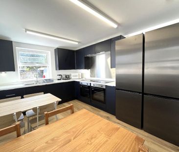 1 bedroom in a house share to rent - Photo 2