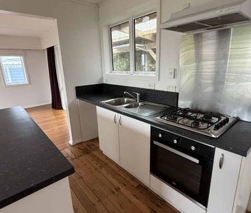 3 Bedroom, 1 Bathroom - Photo 2