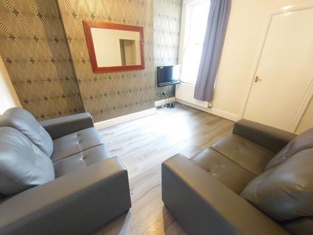 4 bedroom terraced house to rent - Photo 2