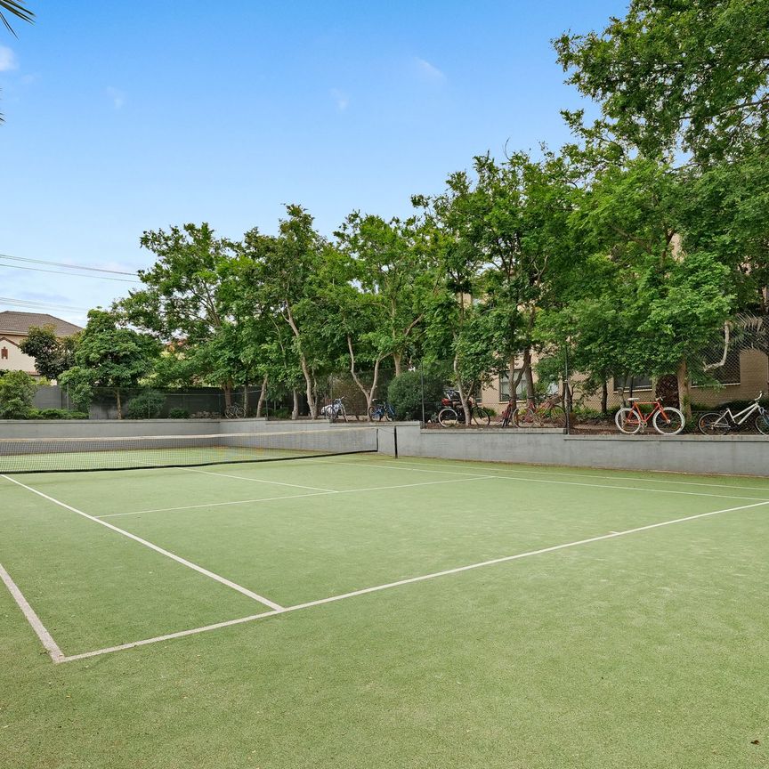 Light-Filled Immaculate Apartment in Boutique St Kilda East Complex - Photo 1