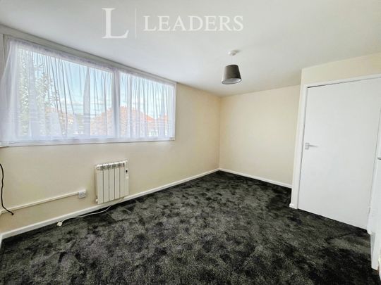 3 bedroom house to rent St Martins Close, Clacton On Sea, Essex, CO15 - Photo 1