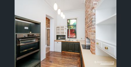 Character-Filled Fremantle Living with Unmatched Views - Photo 5